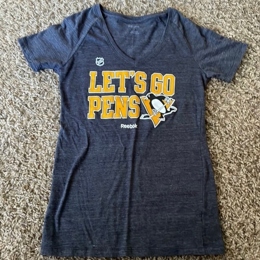 Reebok Juniors gray V-neck “Let’s Go Pens” size large